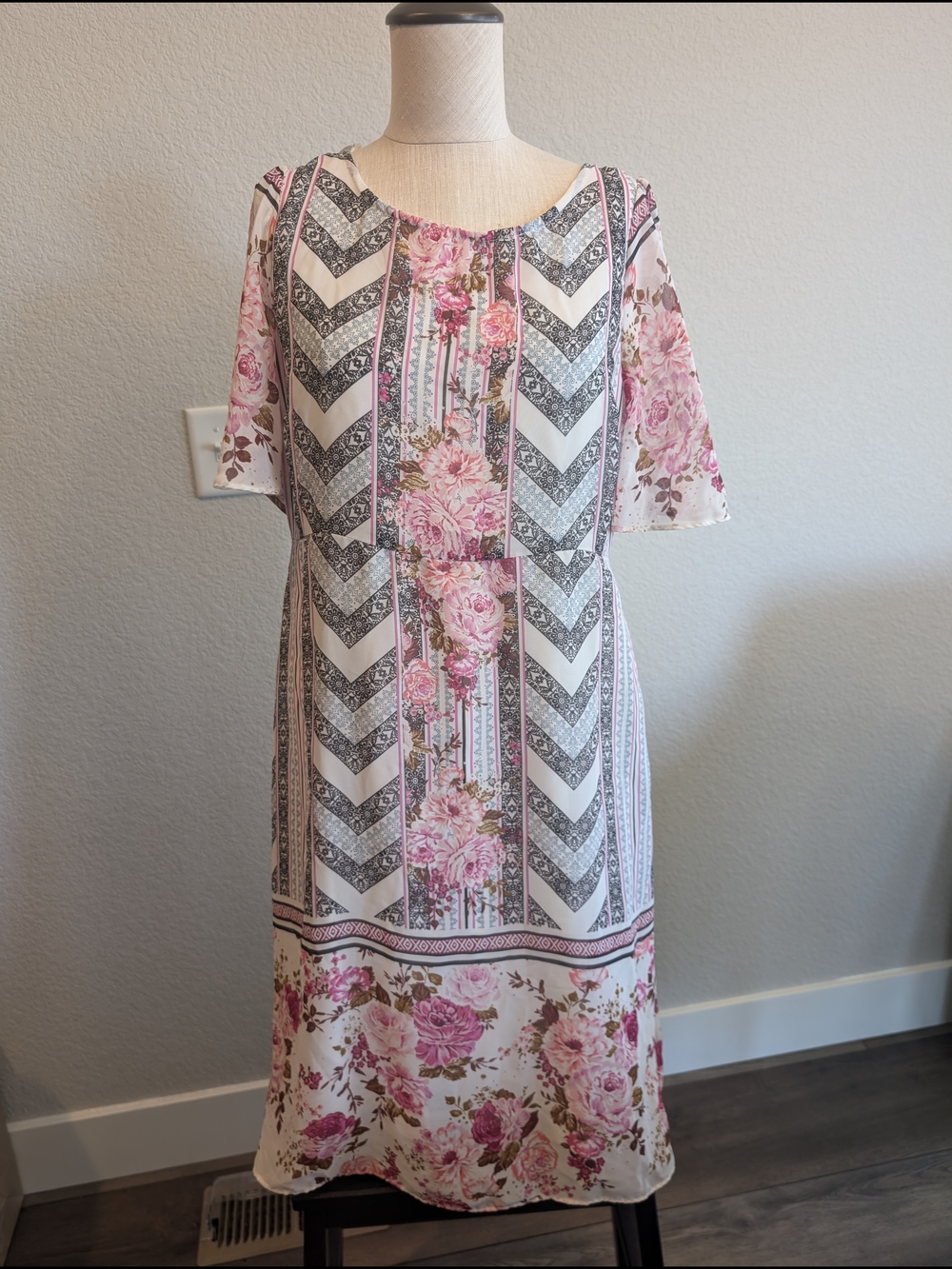 Danillo Boutique Sz 12 Floral Chevron Midi Dress in Pink and White